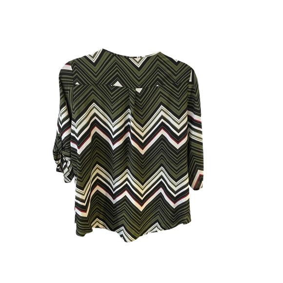 Unique Spectrum 3X High-Low Chevron Blouse‎ with Faux Zipper Pocket - Picture 3 of 7